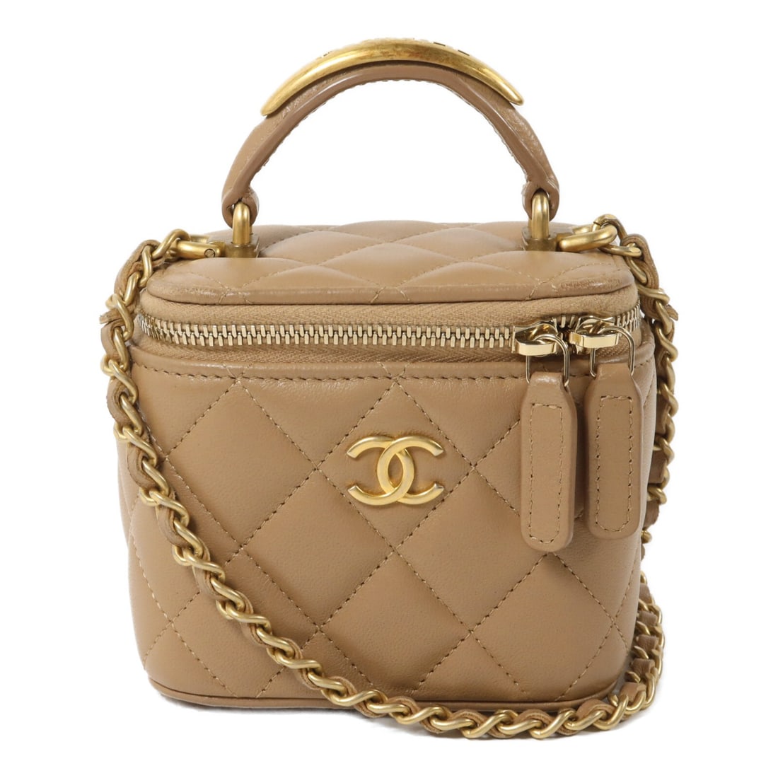 CHANEL CC Lambskin 2 Way Vanity Chain Shoulder Bag Beige: CHANEL CC Lambskin 2 Way Vanity Chain Shoulder Bag Beige Compact Chanel vanity case in beige lambskin with a chain shoulder strap and CC detail. This 2-way shoulder bag features an interior pocket, a 