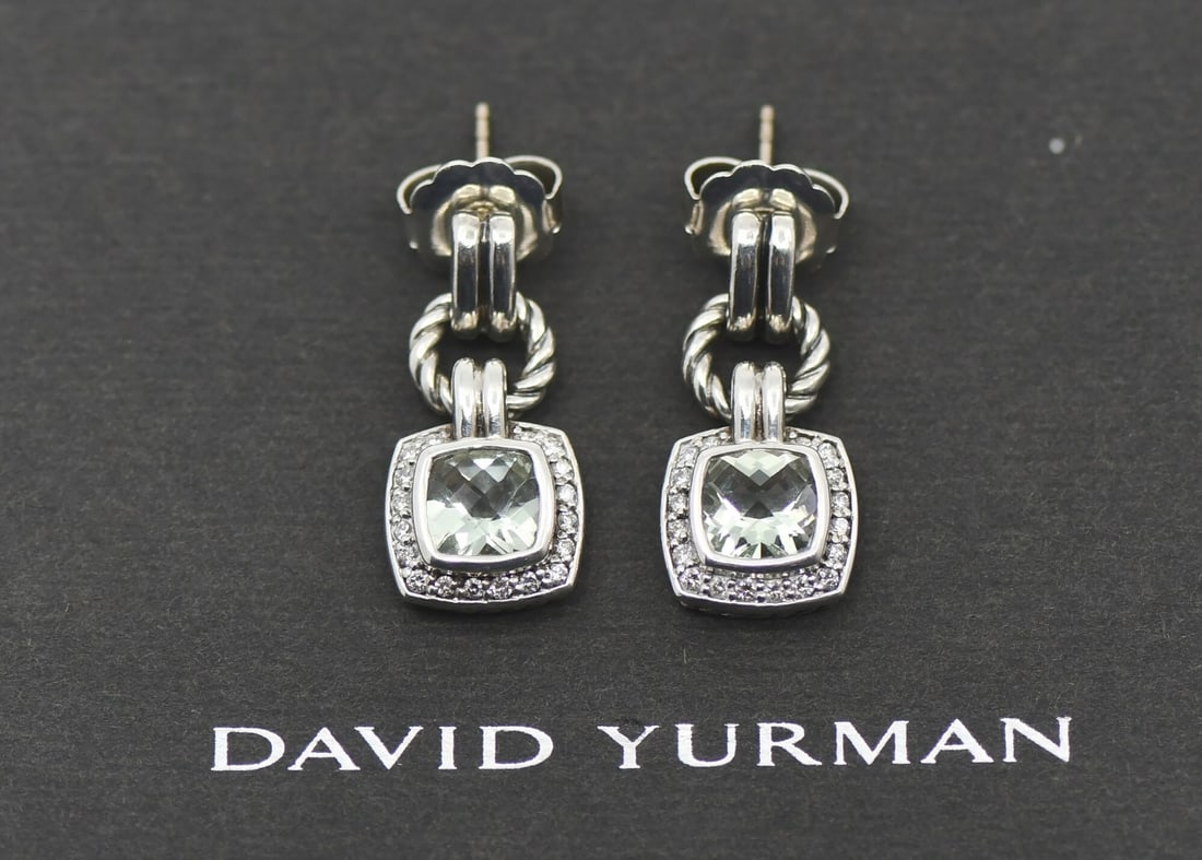 David Yurman Chandelier Earrings in 925 Sterling Silver with Diamonds: David Yurman Chandelier Earrings in 925 Sterling Silver with Diamonds Elegant David Yurman chandelier earrings crafted in sterling silver and accented with diamonds. Made in Italy, this pre-owned pair