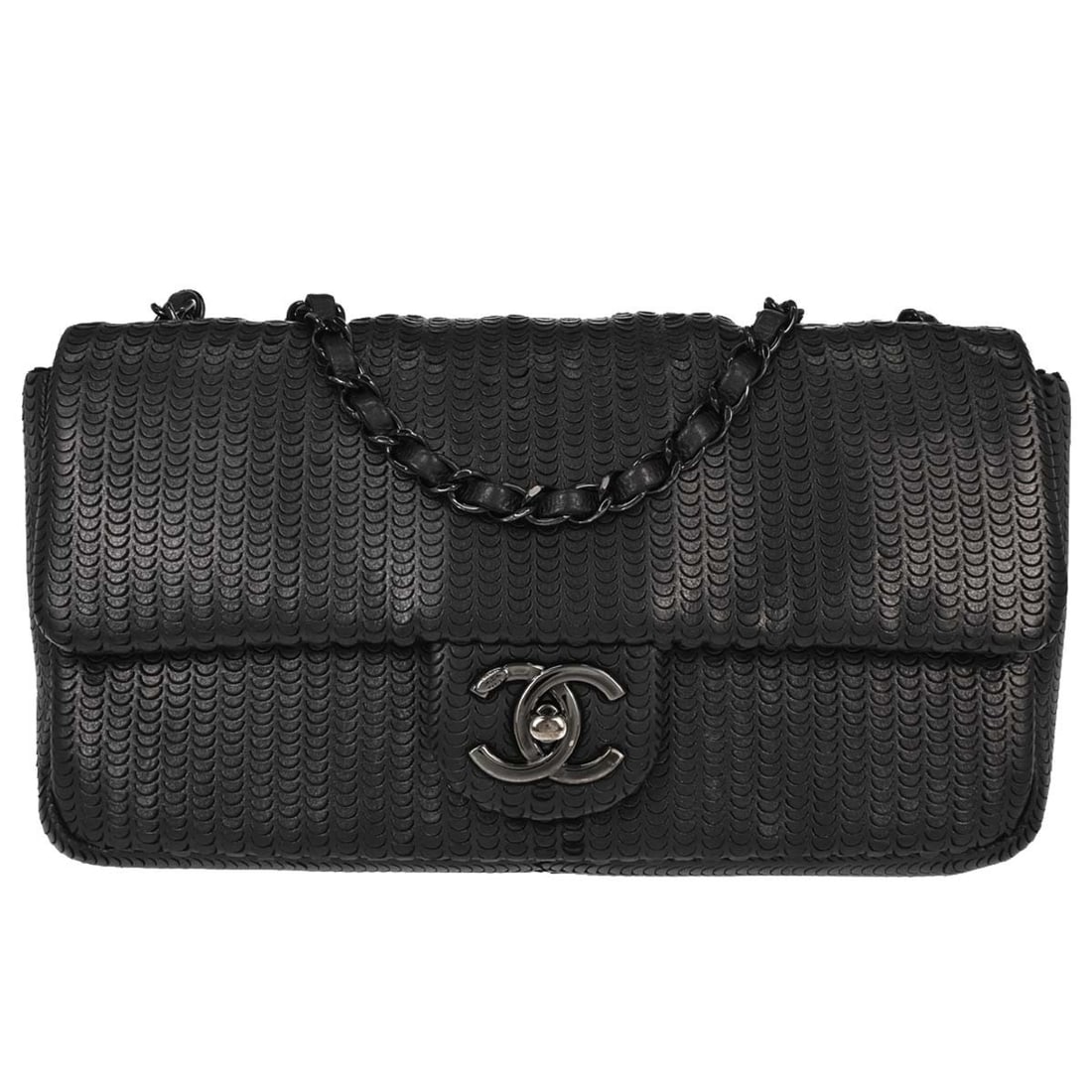 CHANEL Single Flap Shoulder Bag Black Lambskin Matelasse: CHANEL Single Flap Shoulder Bag Black Lambskin Matelasse Chanel single flap shoulder bag in black lambskin with a matelasse pattern and flap turnlock closure. This small shoulder bag features a black 