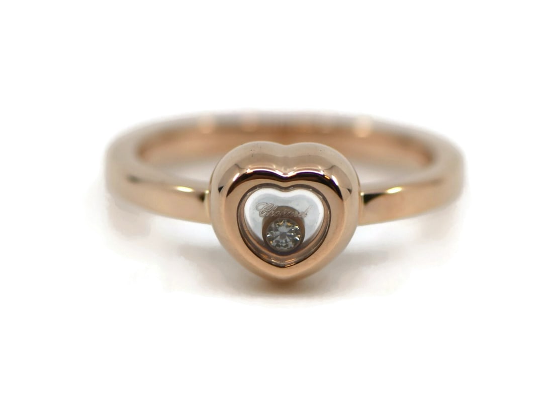 Happy Sport Diamond Rose Gold Chopard Ring in 18K Size 5.25: Happy Sport Diamond Rose Gold Chopard Ring in 18K Size 5.25 This Chopard Happy Sport ring features a sparkling diamond set in 18K rose gold. Designed with a sports theme, the ring is crafted to a size