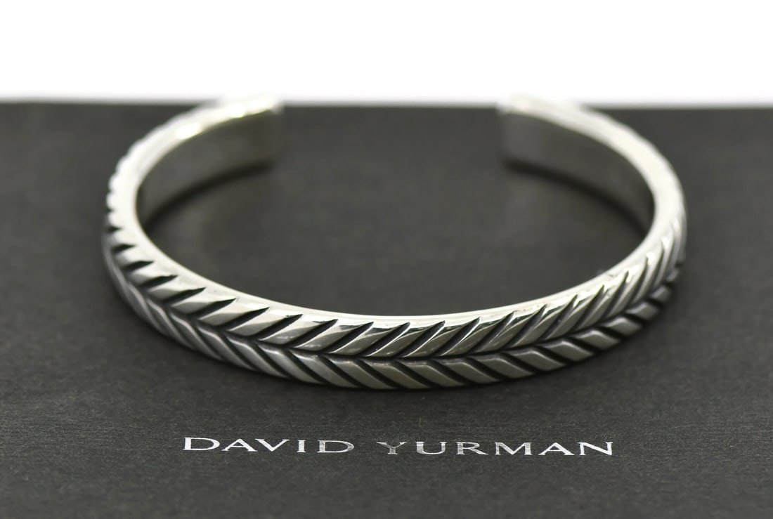 David Yurman 925 Sterling Silver 10mm Cuff Bracelet: David Yurman 925 Sterling Silver 10mm Cuff Bracelet David Yurman sterling silver cuff bracelet with a clean, classic design and no main stone. This pre-owned bracelet is crafted in 925 sterling silver