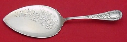 Whiting Laureate Sterling Silver Cake Pie Server 8 1/2 Brite Cut: Whiting Laureate Sterling Silver Cake Pie Server 8 1/2 Brite Cut Sterling silver pie server in the Laureate pattern by Whiting, featuring a flat handle with brite-cut detailing. This pre-owned server 