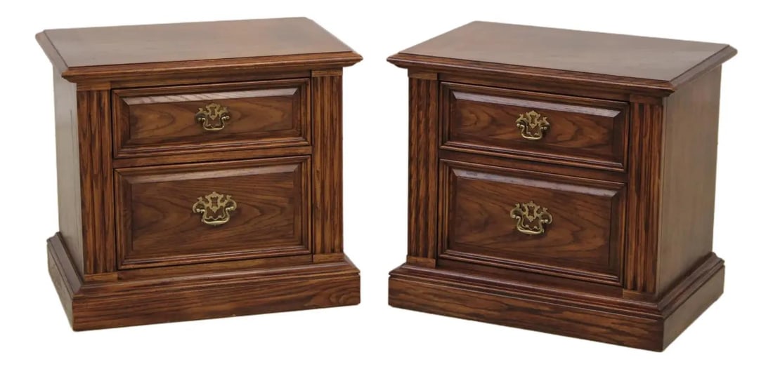 Thomasville Oak Nightstand Pair with 2 Drawers (1 of 10)