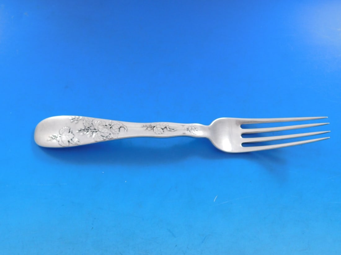 Tiffany Co Lap Over Edge Sterling Dinner Fork 7 7/8 Ivy Bug Motif: Tiffany Co Lap Over Edge Sterling Dinner Fork 7 7/8 Ivy Bug Motif Sterling silver dinner fork in the Lap Over Edge pattern by Tiffany & Co., featuring an acid-etched ivy leaves and bug motif. This pre