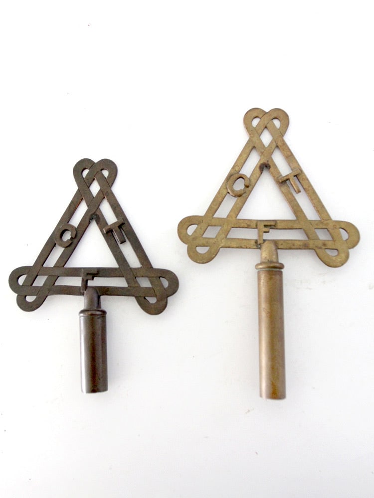Pair of Antique Brass Odd Fellows FLT Staff Finials: Pair of Antique Brass Odd Fellows FLT Staff Finials A pair of antique Independent Order of Odd Fellows ceremonial staff finials in brass, each designed as an intricate openwork triangle with the lette