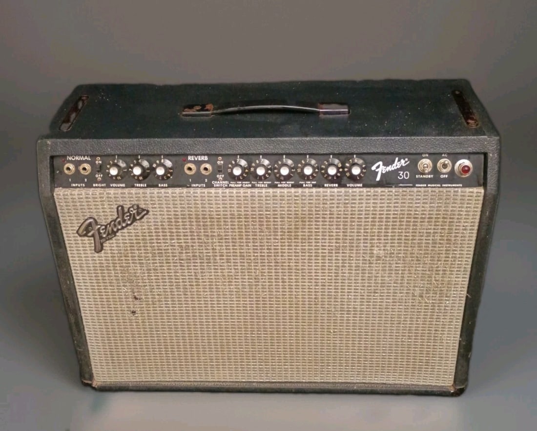 Fender 30 1981 1x12 tube combo amp with footswitch: Fender 30 1981 1x12 tube combo amp with footswitch Pre-owned 1981 Fender 30 hand wired tube combo amplifier with a 1x12 in. configuration and dual channels. This vacuum tube amp includes the original