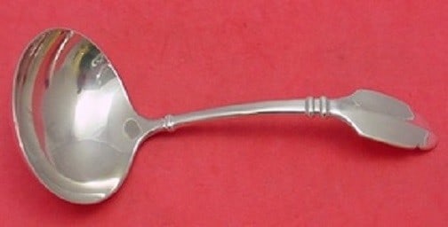 Graff W and D Robert Bruce Sterling Silver Gravy Ladle 6 3/8 inches: Graff W and D Robert Bruce Sterling Silver Gravy Ladle 6 3/8 inches This exquisite gravy ladle features the elegant Robert Bruce pattern by Graff W and D, crafted from high-quality sterling silver. Me