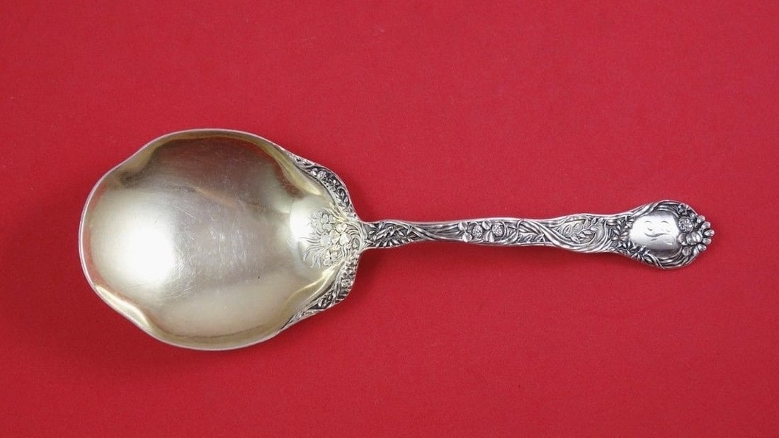 Gorham Meadow Sterling Silver Berry Serving Spoon Goldwashed 7 1/2": Gorham Meadow Sterling Silver Berry Serving Spoon Goldwashed 7 1/2" Sterling silver berry serving spoon in the Meadow pattern by Gorham, featuring a goldwashed bowl and an ornate handle. This pre-owne
