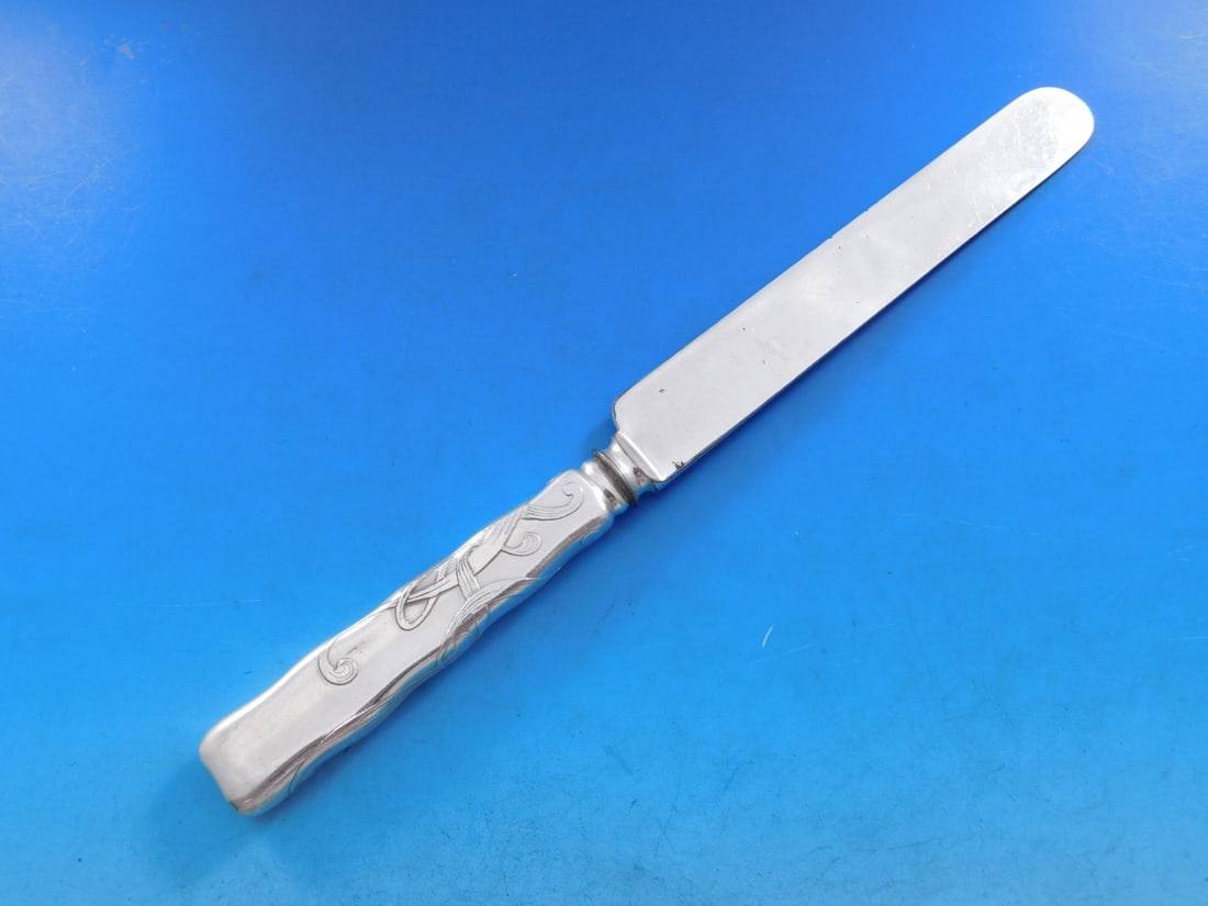 Tiffany & Co Sterling Silver Knife Lap Over Edge 9 1/4 Inches: Tiffany & Co Sterling Silver Knife Lap Over Edge 9 1/4 Inches This exquisite knife from Tiffany & Co. features a stunning Lap Over Edge pattern, showcasing a delicate wave motif. Crafted from high-qua