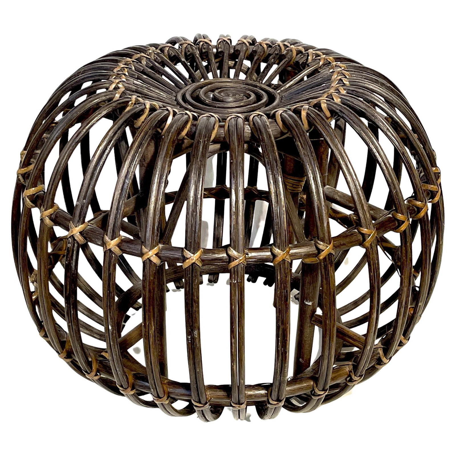 Franco Albini Style Mid-Century Modern Rattan Pouf Ottoman Italy 1970s: Franco Albini Style Mid-Century Modern Rattan Pouf Ottoman Italy 1970s This stunning pouf/ottoman draws inspiration from the iconic designs of Franco Albini, showcasing a beautiful combination of stai