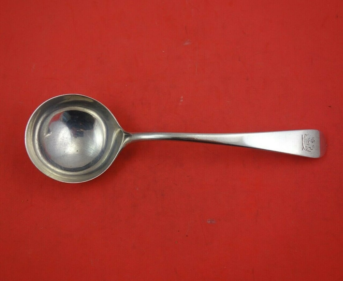 English Sterling Silver Gravy Ladle by Stuarts Lion Handle 7 3/8: English Sterling Silver Gravy Ladle by Stuarts Lion Handle 7 3/8 An English sterling silver gravy ladle by Stuarts, made in London and measuring 7 3/8 inches long. It features an engraved lion on the 