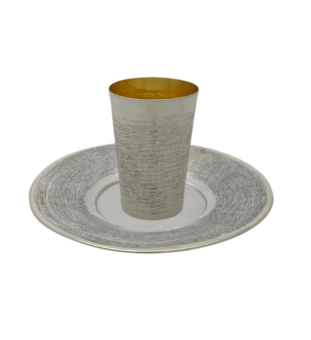Handmade Modern 925 Sterling Silver Round Cup and Tray Set: Handmade Modern 925 Sterling Silver Round Cup and Tray Set This exquisite set features a fine 925 sterling silver cup and tray, showcasing a handmade modern design with striated line patterns. The pie