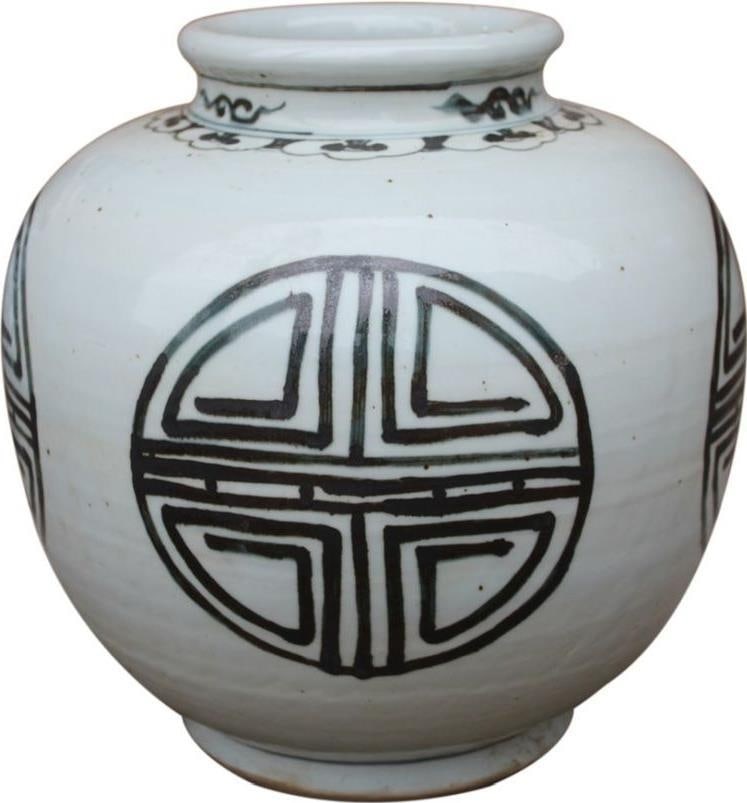 Handmade Blue and White Porcelain Jar Asian Antique Style: Handmade Blue and White Porcelain Jar Asian Antique Style This exquisite Blue & White Yuan Style Porcelain Jar is a stunning addition to any decor, showcasing a beautiful Asian antique style. Measurin