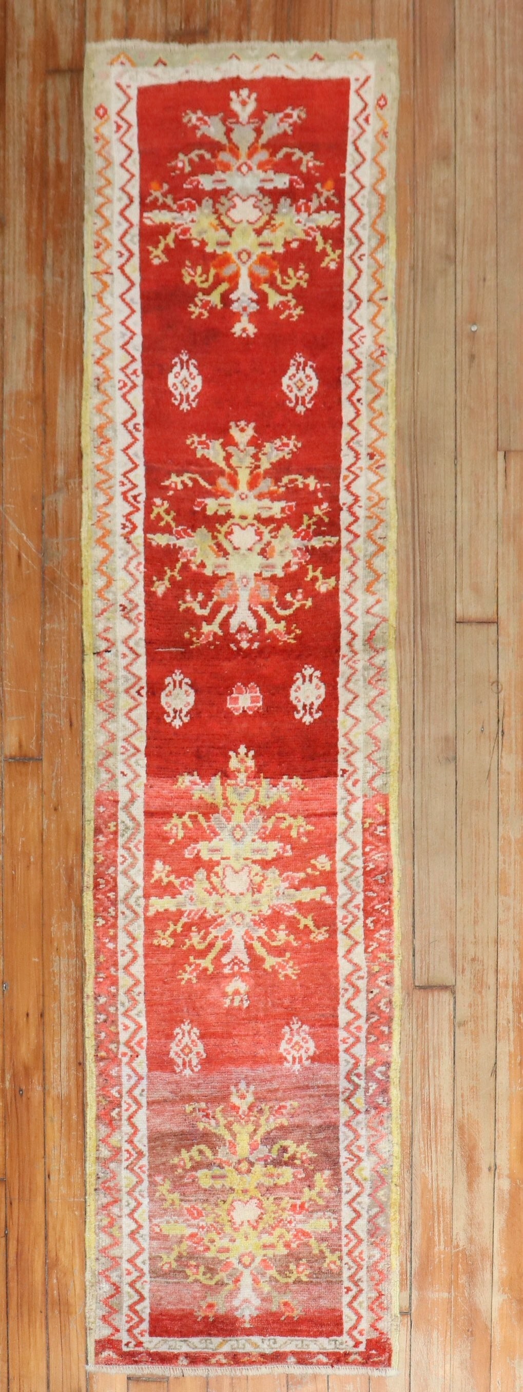 1' 6" x 5' 10" Turkish Sivas rug runner in red: 1' 6" x 5' 10" Turkish Sivas rug runner in red An early 20th century Turkish Sivas runner in a bright red colorway. This short, narrow pre-owned rug is identified as a Sivas runner. Specifications Ori