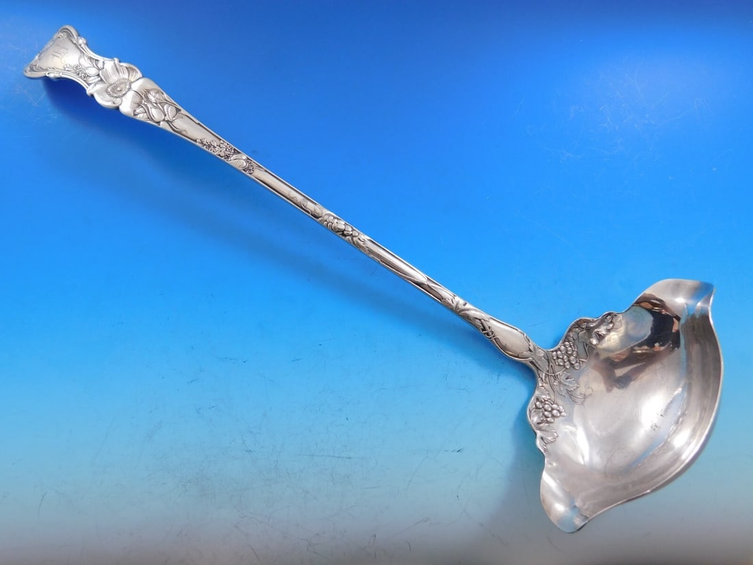 Wallace Floral Silverplate Punch Ladle 13 3/4 Vintage Monogrammed Server: Wallace Floral Silverplate Punch Ladle 13 3/4 Vintage Monogrammed Server Serve your favorite punch in style with this elegant Floral by Wallace Silverplate Punch Ladle. Measuring 13 3/4 inches, this v
