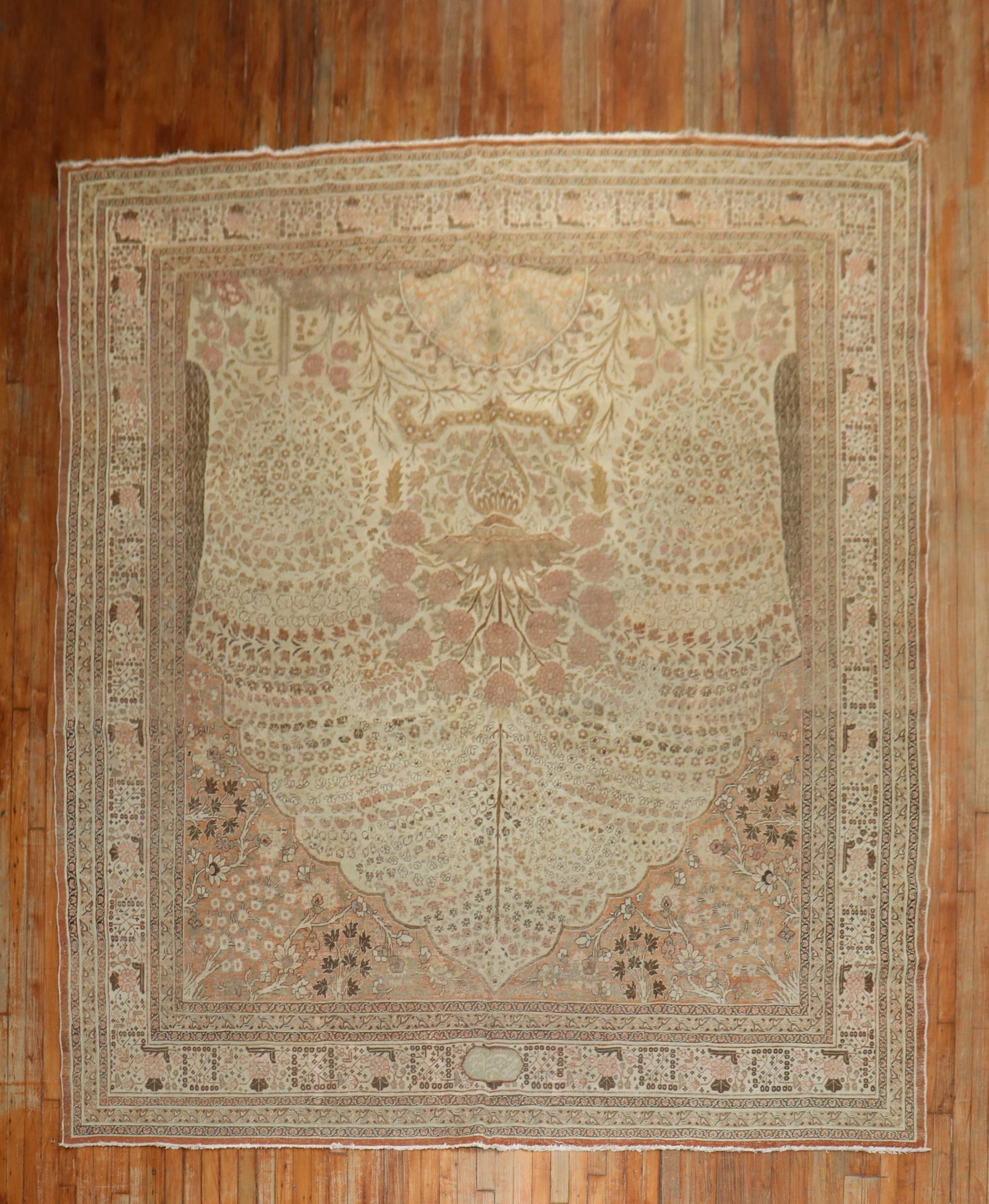 9' 2" x 12' Persian Tabriz Room Rug Late 19th Century: 9' 2" x 12' Persian Tabriz Room Rug Late 19th Century Late 19th century Persian Tabriz observational rug in a room-size format. This pre-owned rug features a directional design and is identified as a 