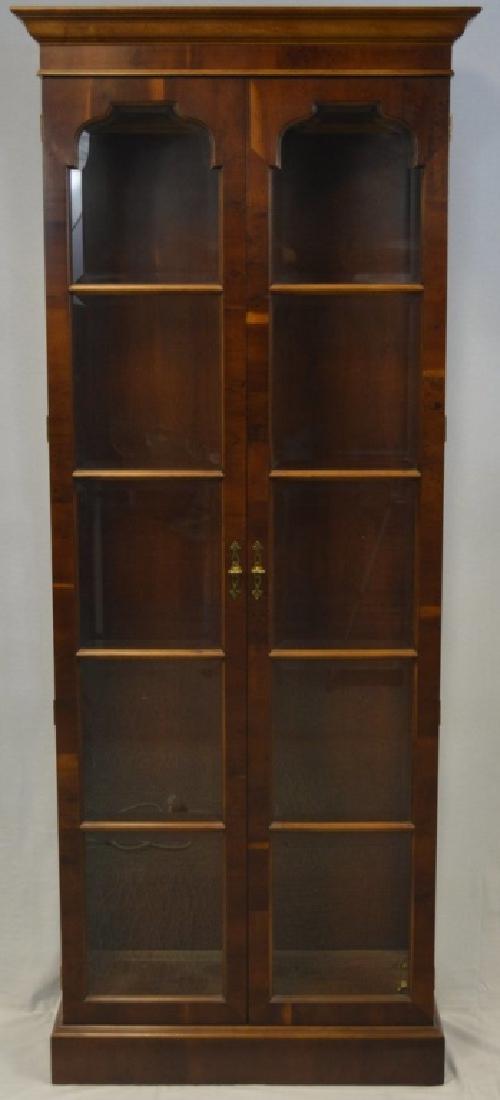 George III Style Henredon Glazed Lighted Vitrine: With an moulded pediment over two glazed doors opening to reveal four glass shelves, the whole raised on a block plinth.