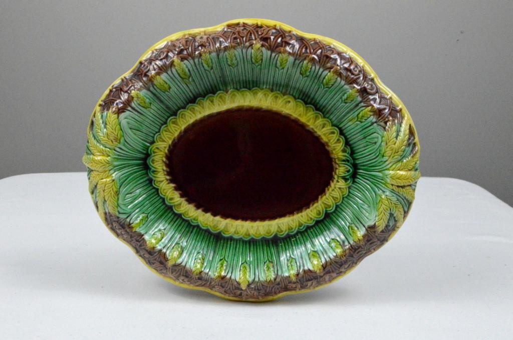 Etruscan Majolica Bread Plate (1 of 4)