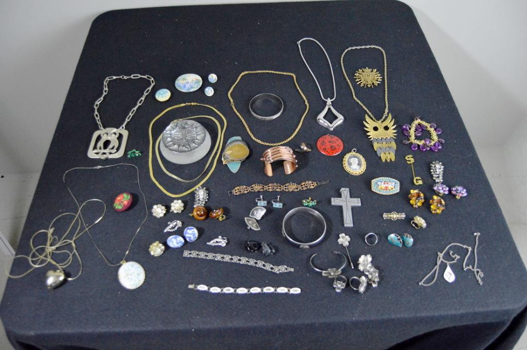 Authentic 1970: A lot containing authentic 70's costume jewelry, a pair of Napier mesh chains, faux gold and copper items, with cameo's and other items.