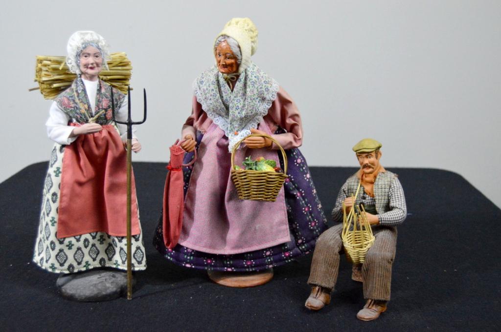 Three Santons Dolls (1 of 10)