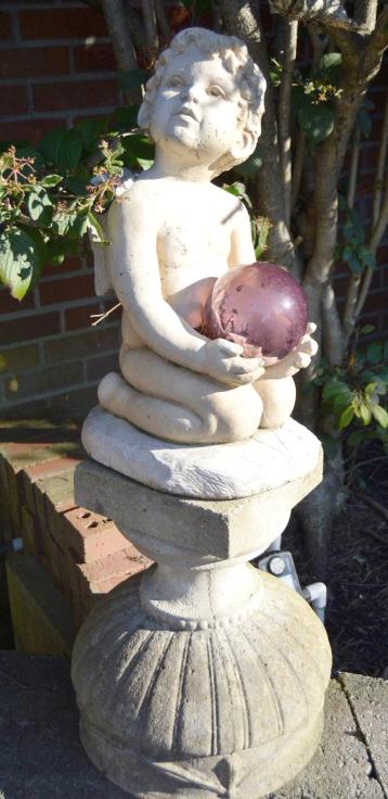 Pair of Cherub Angel Garden Statues (1 of 7)