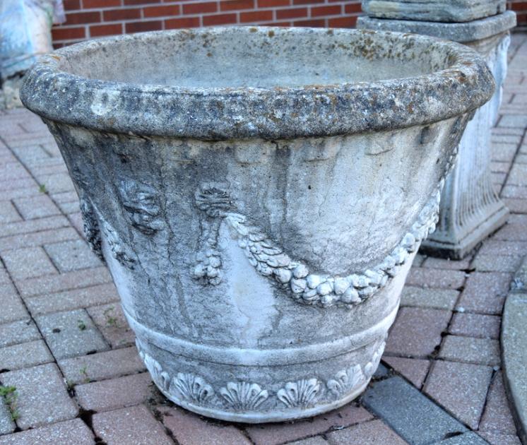 Round Concrete Garden Planter #2 (1 of 3)