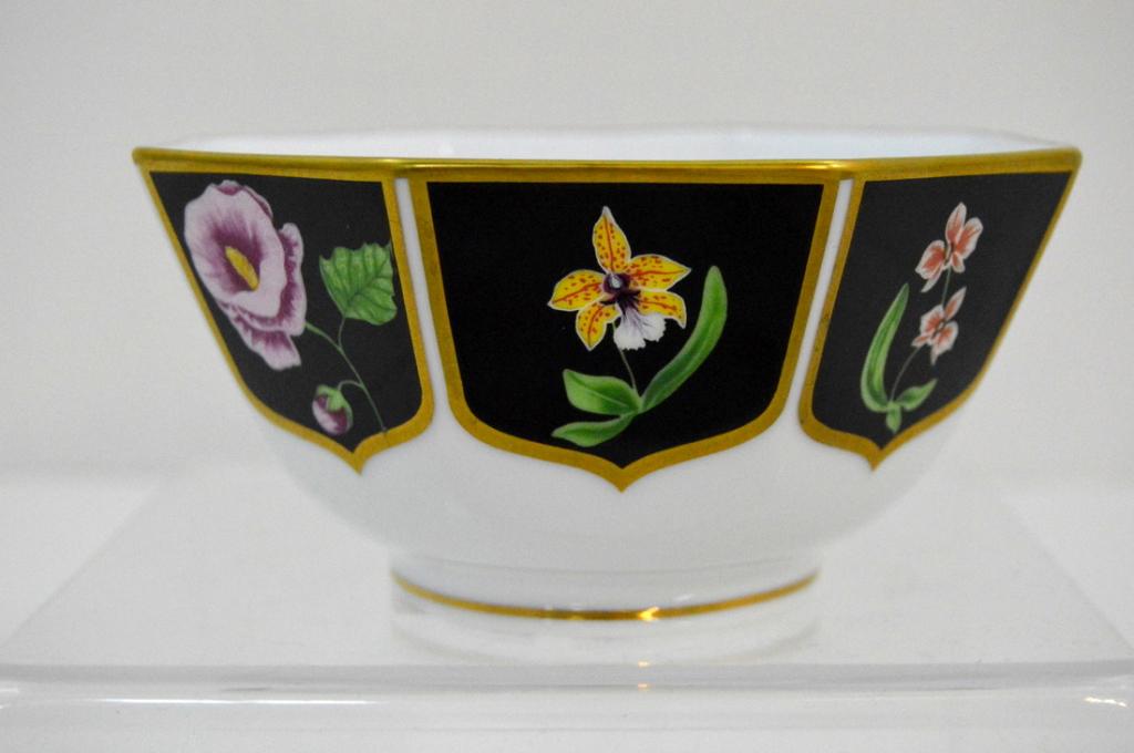 Lynn Chase "Jaguar Jungle" Bowl: 2.5 x 5 x 5 in. NOTE: Excellent Condition