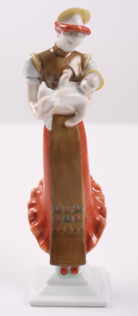 Herend Figurine - Madonna and Child: Hand Painted Signed with Herend marks: 5521-0-00 C E94 (May '94) Dimensions Approximately: 7 x 2 x 2 in. NOTE: No apparent flaws