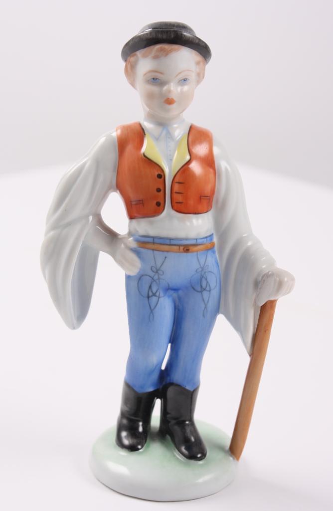 Herend Figurine - Woodcutter with Ax: Hand Painted Vintage Signed with Herend marks: 5569-0-00 (Not Dated) Dimensions Approximately: 6 x 3 x 2 in. NOTE: No apparent flaws