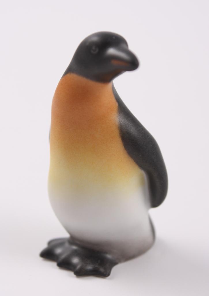 Herend Treasure of the Sea Figurine - Petite Penguin: Hand Painted in Natural Matte. Guild 2011 Signed with Herend marks: (Not Dated) Dimensions Approximately: 2 x 1 x 1 in. NOTE: No apparent flaws