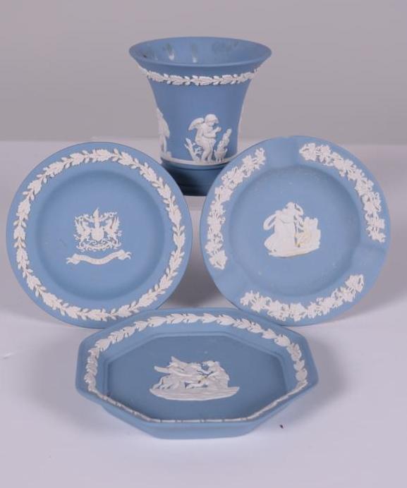 Collection of Wedgwood Items: Includes a small urn (3.5 in. Tall), and ashtray (4.5 in), a hexagon saucer (5 in.) and a small round saucer (4.375 in) that features the City of London crest. Dimensions: 3.5 x 3.5 x 3.5 in. NOTE: Ch