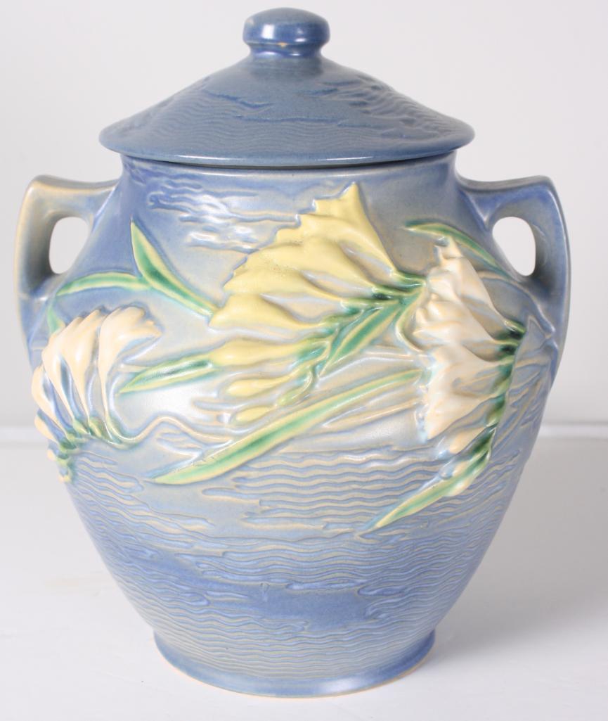 Roseville Pottery Freesia Cookie Jar (1 of 8)