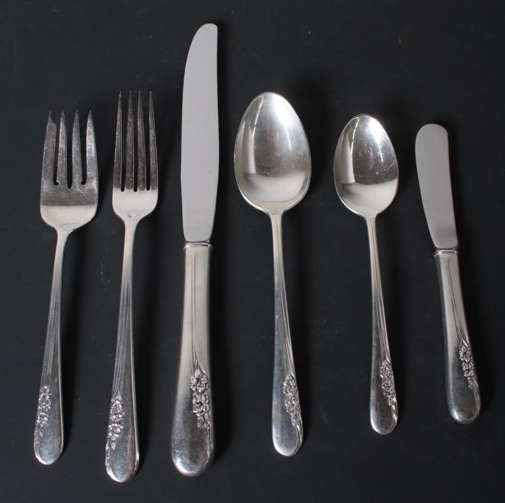 Blossom Time by Int. Silver Flatware 4 Sets (1 of 2)
