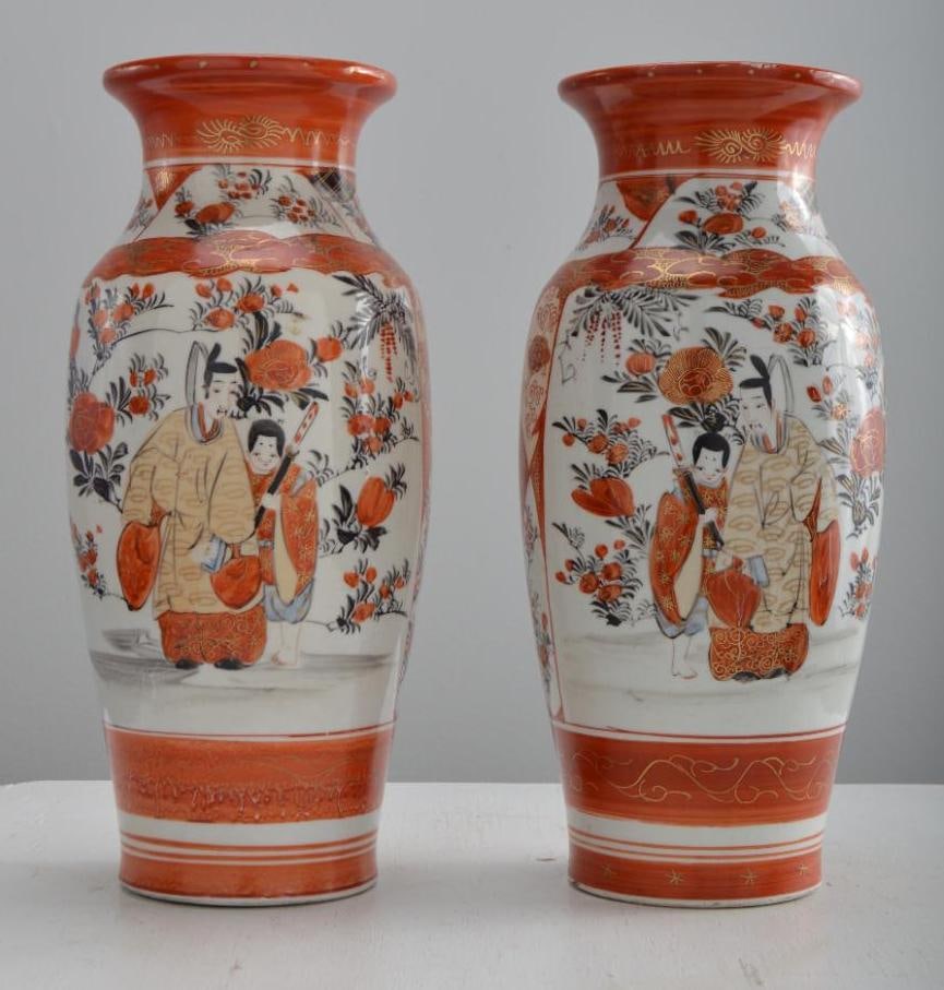 Pair of Chinese Urns, early 20th Century (1 of 8)