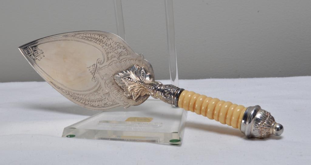 Silverplate Cake Server (1 of 5)