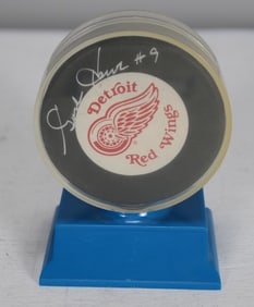 Gordie Howe Autographed Detroit Red Wings Puck
