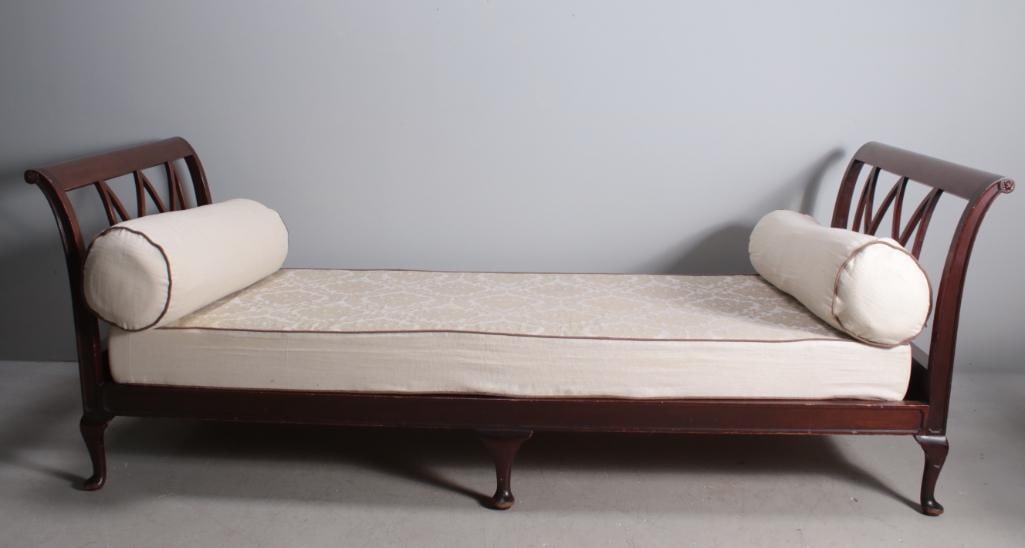 Regency Style Daybed (1 of 9)