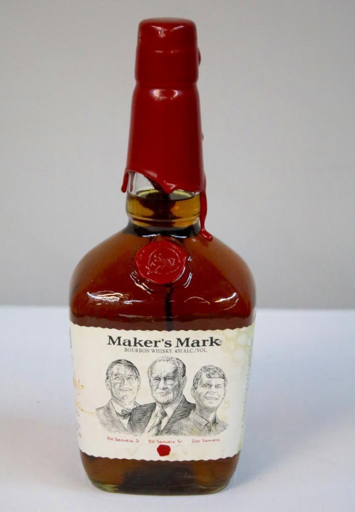 Maker’s Mark - Custom Green & Yellow Dual-Wax Bottle: Maker’s Mark - Custom Green & Yellow Dual-Wax BottleStandard Maker’s Mark Kentucky Straight Bourbon Whisky presented in the classic squat bottle, hand-dipped with a distinctive green wax over yell