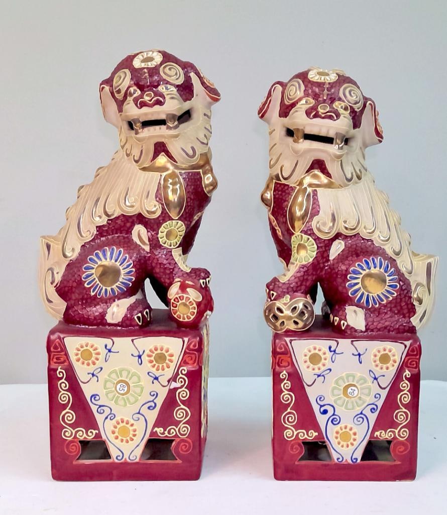 Pair of Chinese Export Porcelain Foo Dogs (1 of 5)