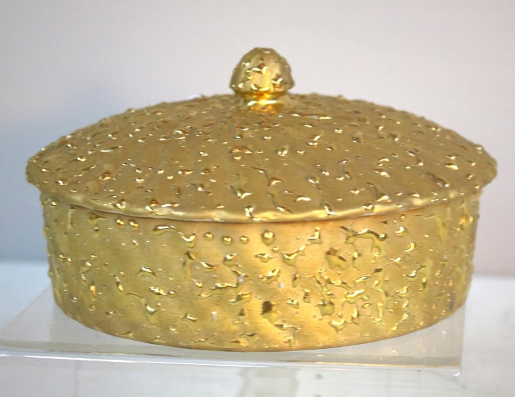 Hall China 22K Gold Lidded Dish: Circular covered bowl with domed lid and faceted finial, the exterior decorated in the Weeping Bright Gold pattern, the interior plain white. Gilt decoration marked “Hall Decorated – Weeping Brigh