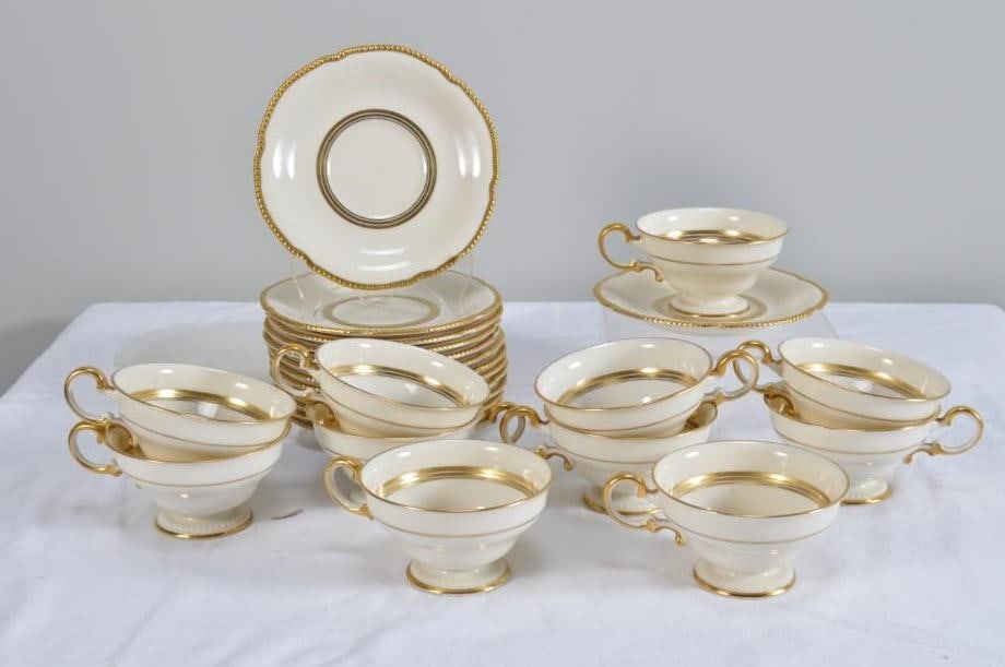 Castleton Royal Teacups and Saucers (1 of 8)