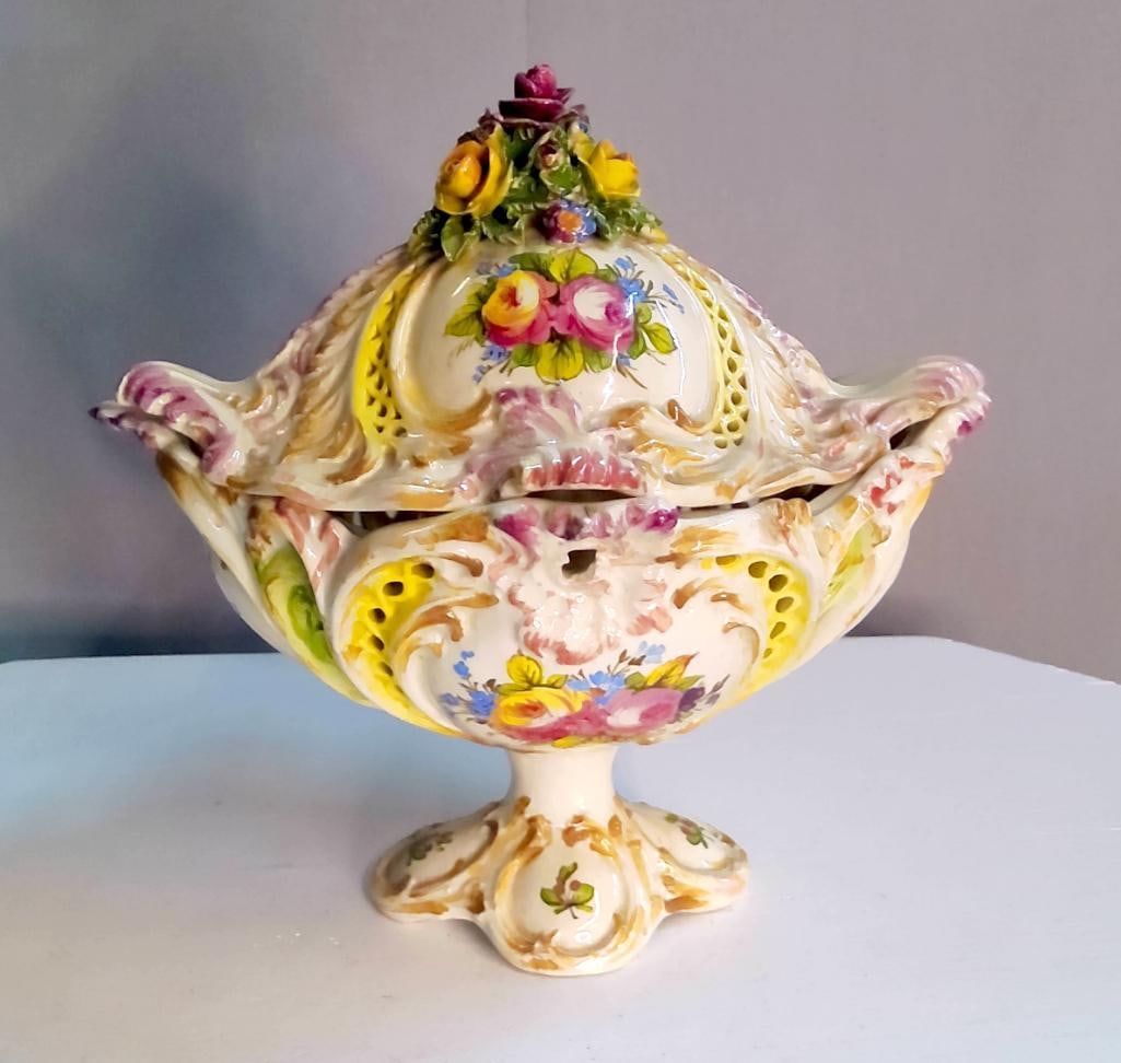 Italian Capodimonte-Style Covered Compote / Potpourri Urn (1 of 9)