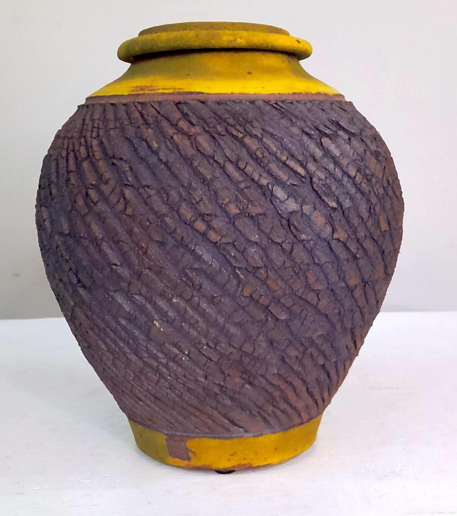 Barry Vantiger Studio Pottery Textured Stoneware Vase: Handcrafted stoneware vase by Barry Vantiger, featuring a rounded baluster form with broad shoulder and recessed mouth. The body is extensively carved in a diagonal bark-like texture exposing the iron