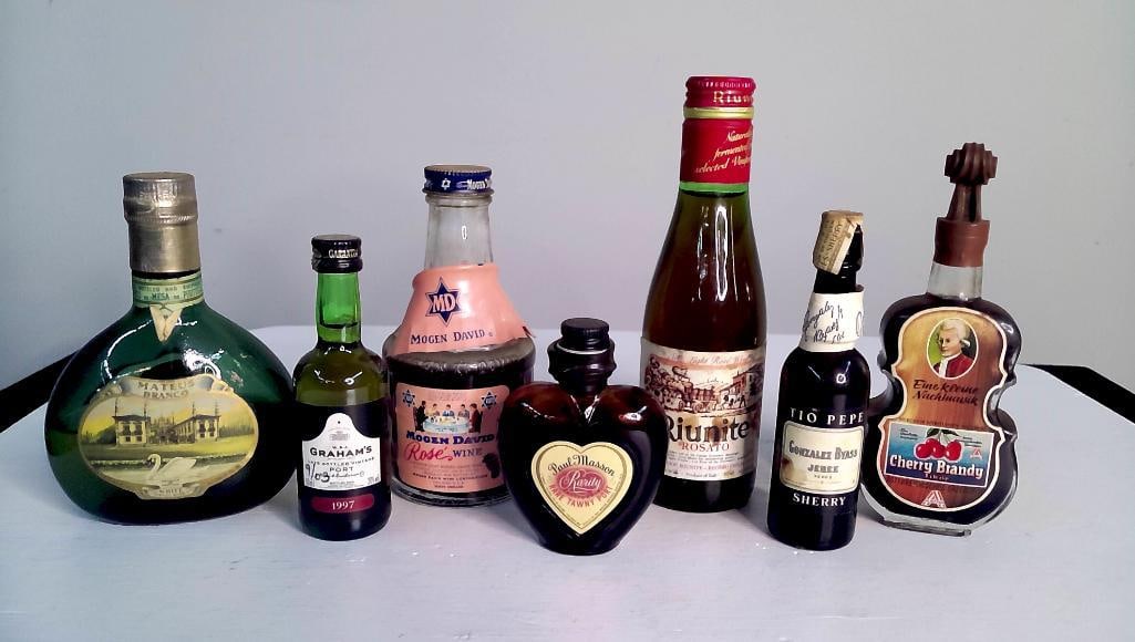 Seven Vintage Wines, Ports and Liqueurs (1 of 6)