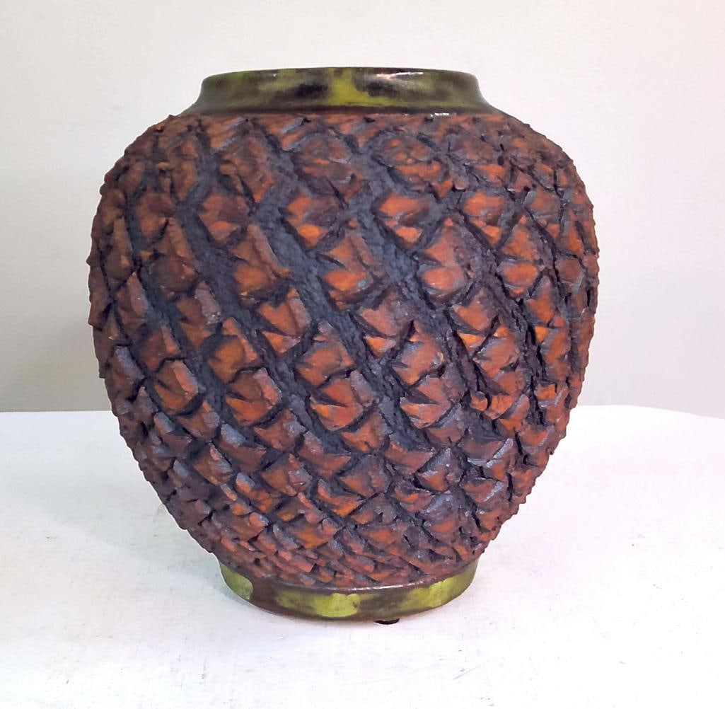 Barry Vantiger Studio Pottery Textured Stoneware Vase: Hand-built stoneware vase by Barry Vantiger, of ovoid form with narrow neck and deeply carved, all-over geometric texture resembling pinecone scales or basket-weave carving. The vessel is finished in 