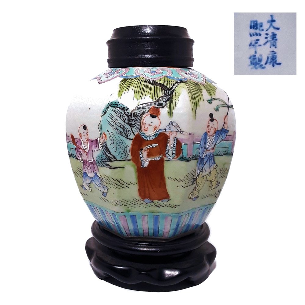 SUPERB CHINESE COVERED VASE PEOPLE LANDSCAPE KANGXI (1 of 5)