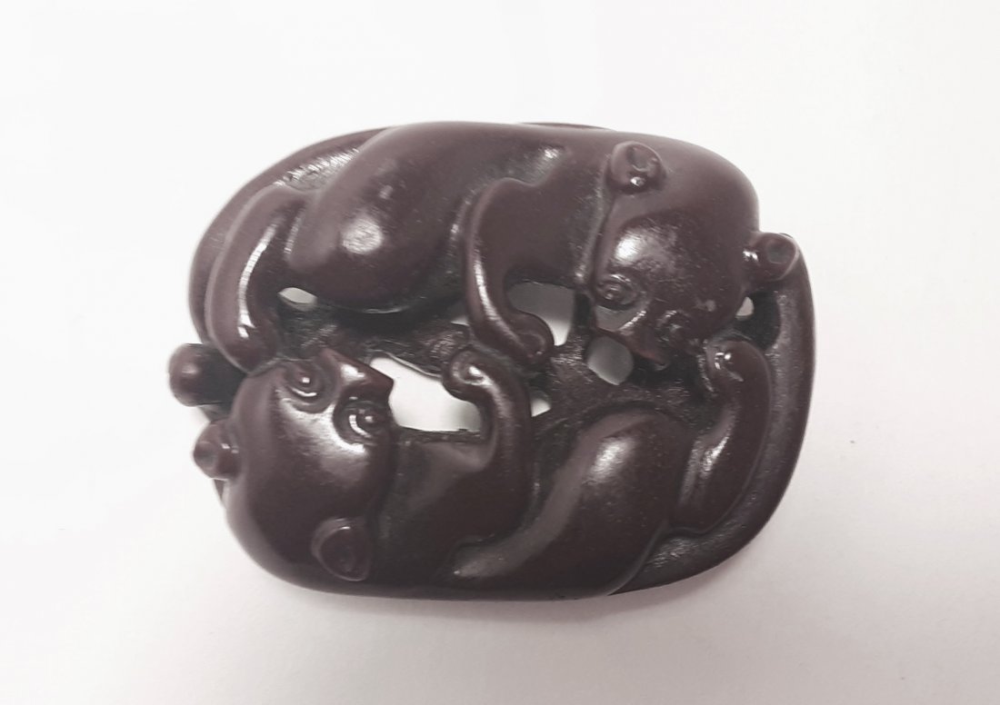 FINE CHINESE AMBER CARVING SCUFFLING NIAN, QING 19TH C (1 of 6)
