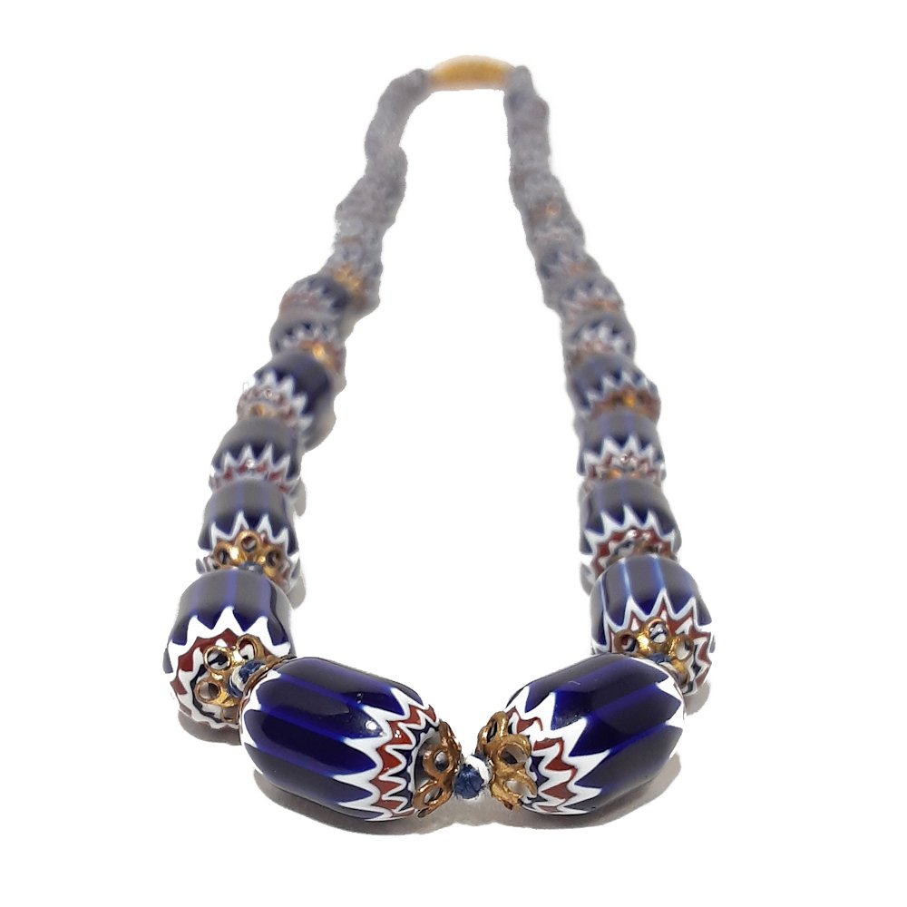 A STRAND OF FINE VENETIAN CHEVRON TRADING BEADS (1 of 4)