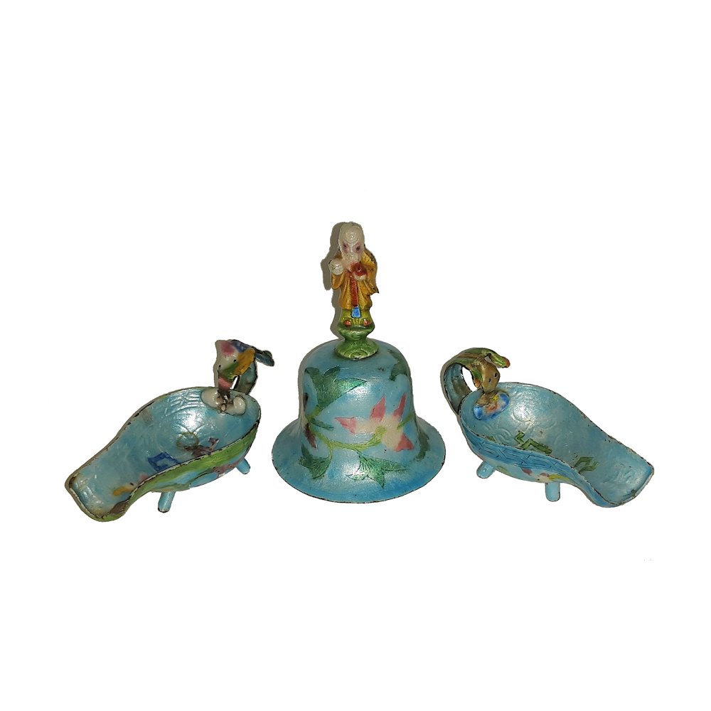 CHINESE ANTIQUE ENAMEL LIBATION CUPS & BELL 19TH C: The tripod elegant wine libation cups, and bell decorated in blue and other pastel colors. Late Qing dynasty Chinese export, 19th to early 20th century. H: 1.6 inches, 4.5 cm; W: 1.7 inches, 4.6 cm; L