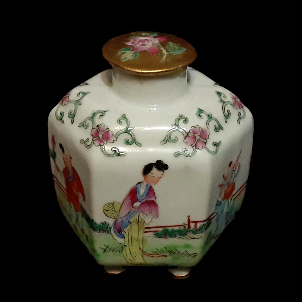 ANTIQUE CHINESE PORCELAIN FAMILLE ROSE FOOTED TEA CADDY (1 of 10)